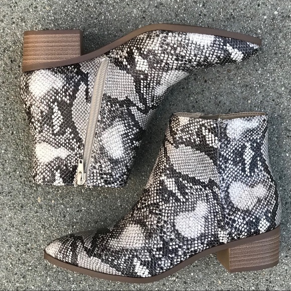 Last 1 Kimbo Snake Python Animal Print Ankle Boot - Picture 4 of 9